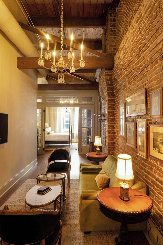 Hotel Cleo, Knoxville Downtown, a Tribute Portfolio Hotel 40/50