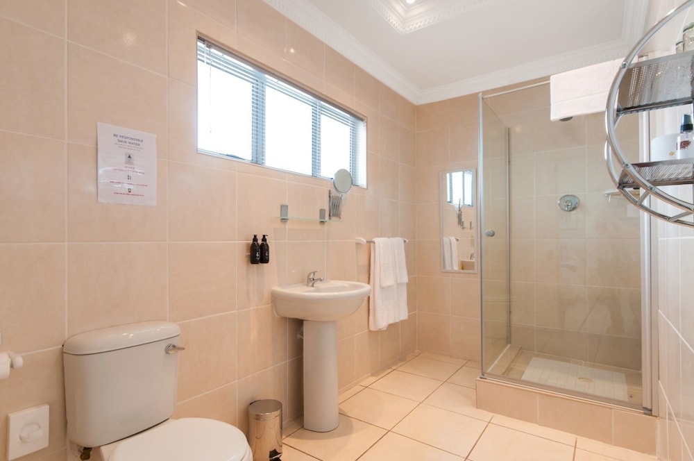 Millard Crescent Guest House 28/31