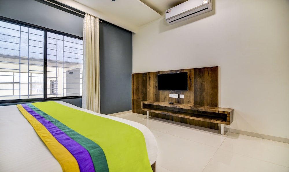 Treebo Shree Sai Suites 13/32