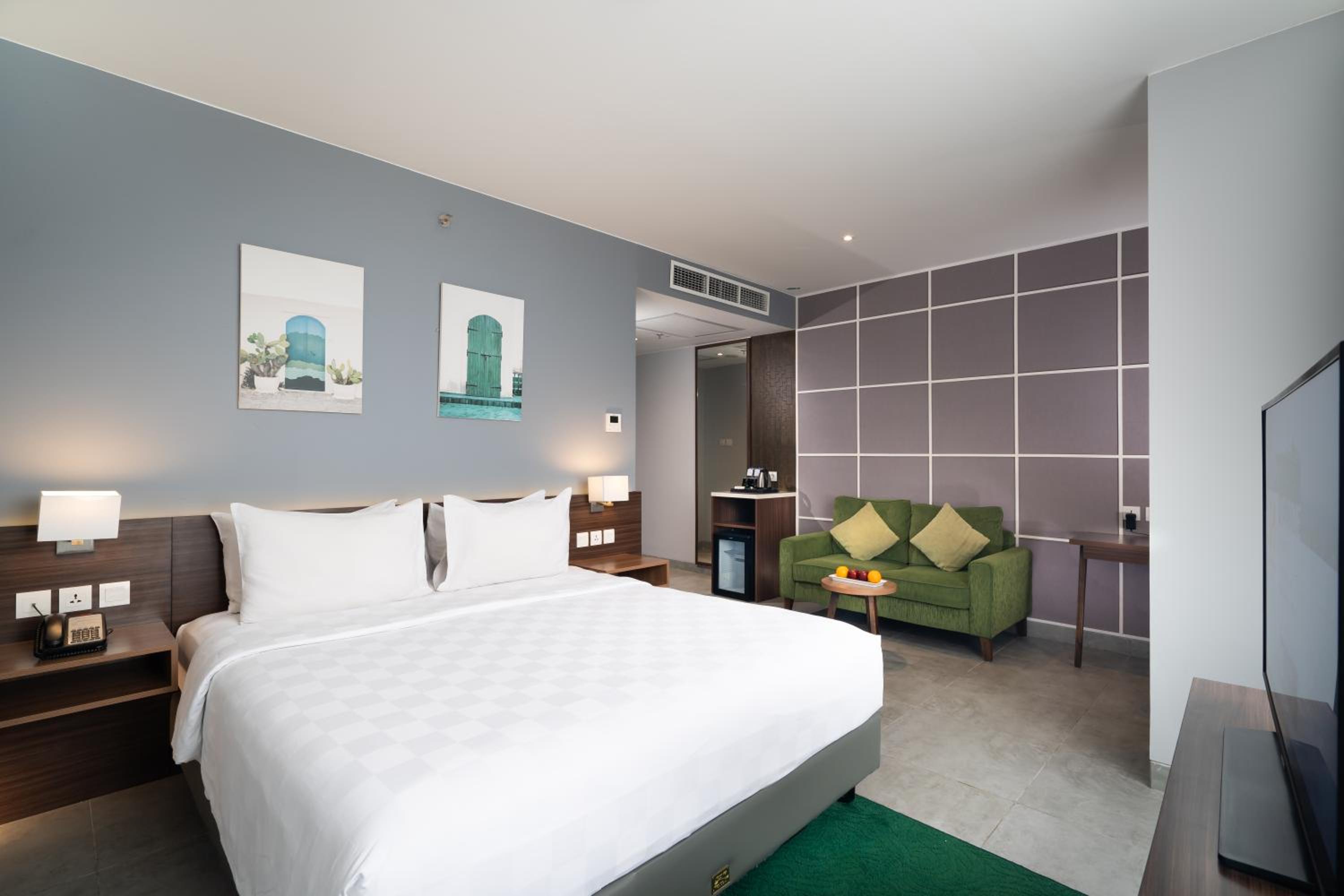 SUPERIOR, DELUXE, DOUBLE BED