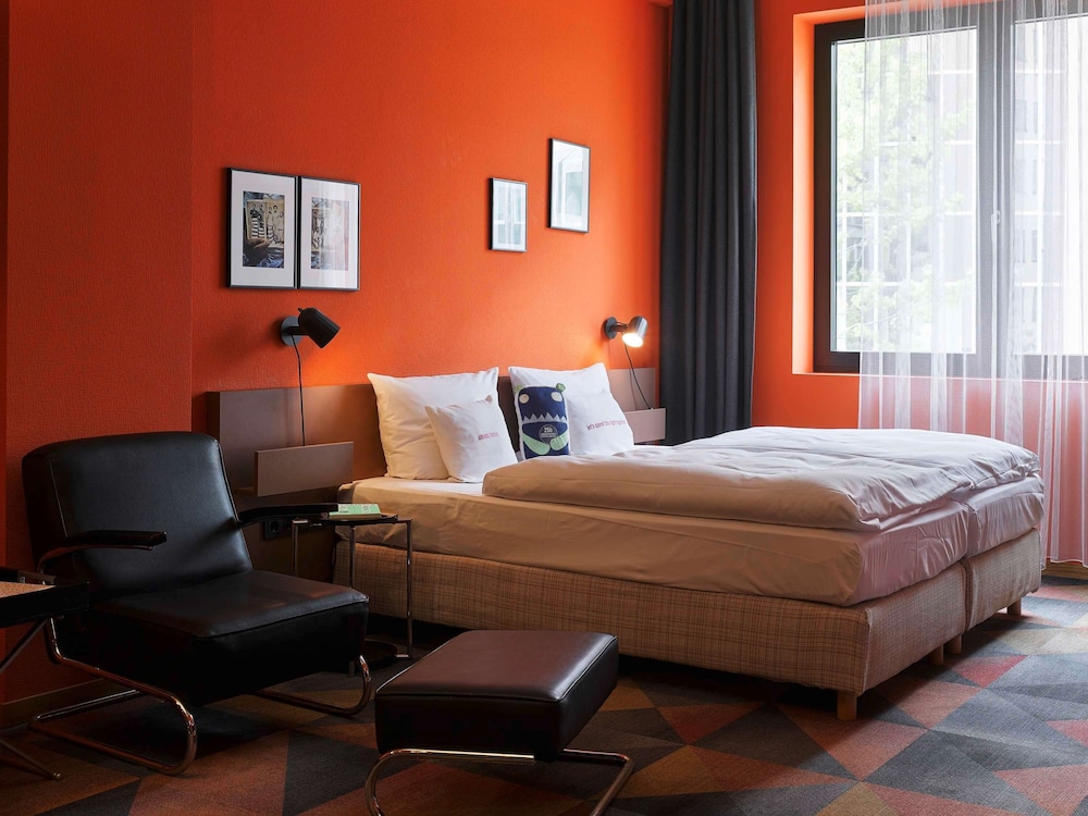 ROOM, XL