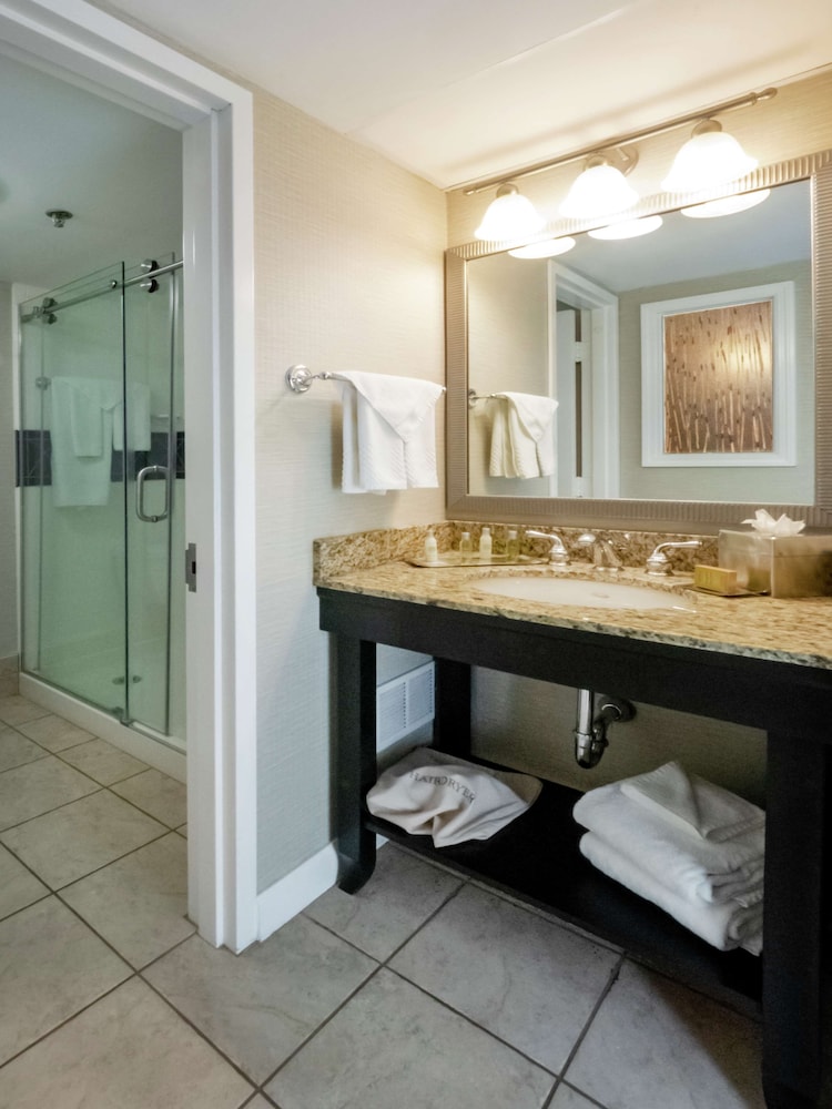 Doubletree By Hilton Buffalo Amherst 53/64