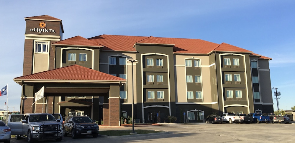 La Quinta Inn and Suites by Wyndham Brownwood 7/37