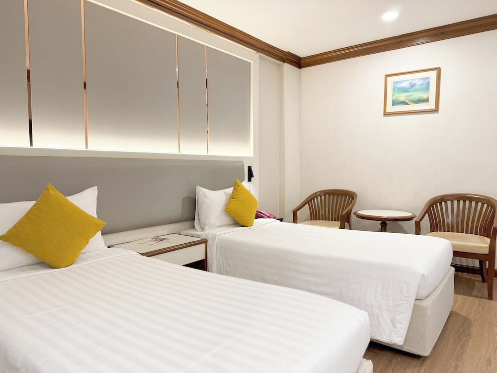 Sakol Hotel 13/65
