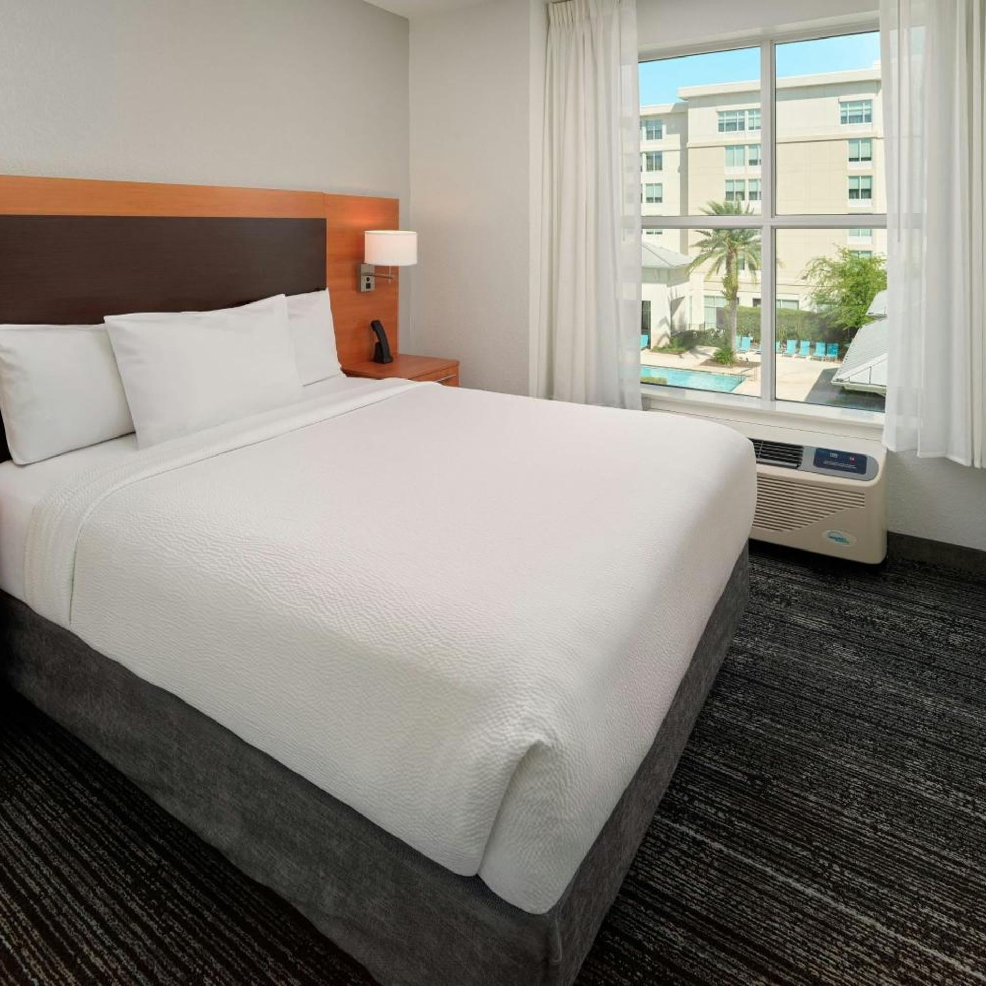 2 Bedrooms, Suite, Queen Bed, Sofa