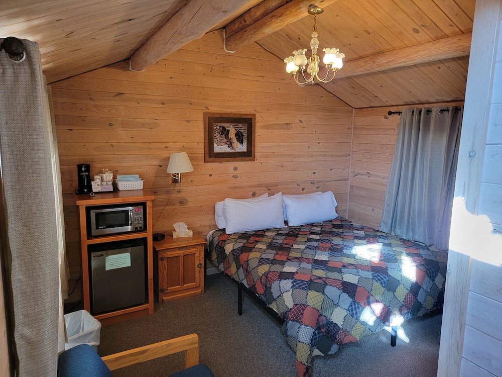 Hulett Motel 12/37