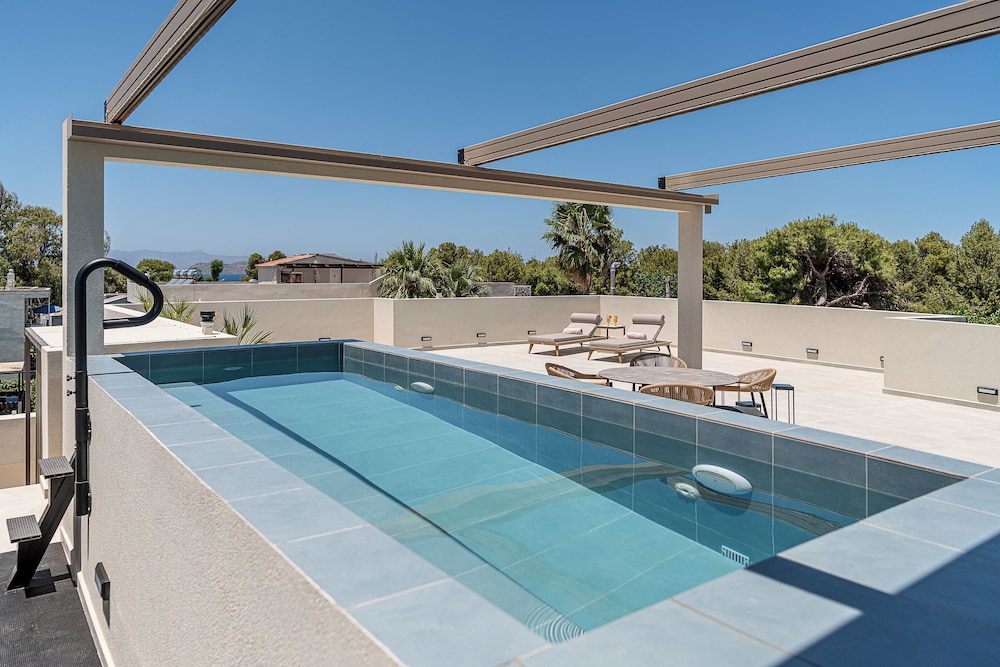 Inea Hotel and Suites 58/78