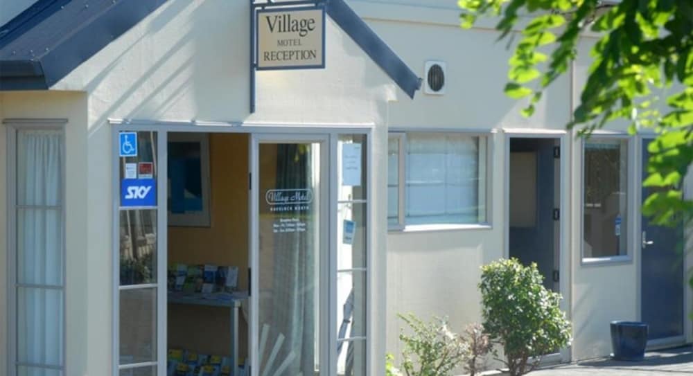 Village Motel 4/35