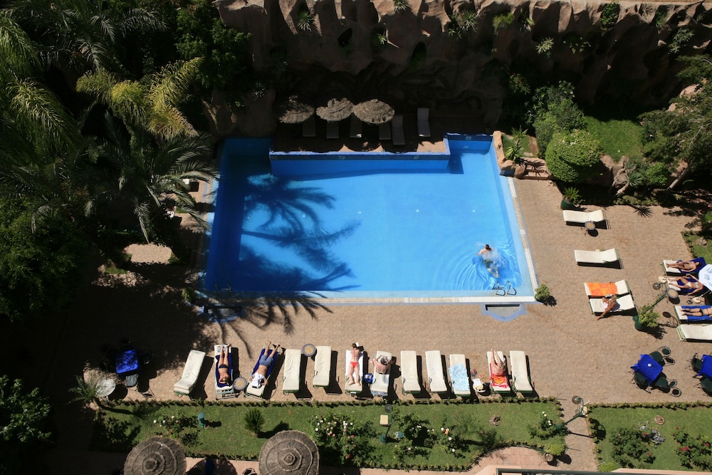 Imperial Holiday Hotel 82/86
