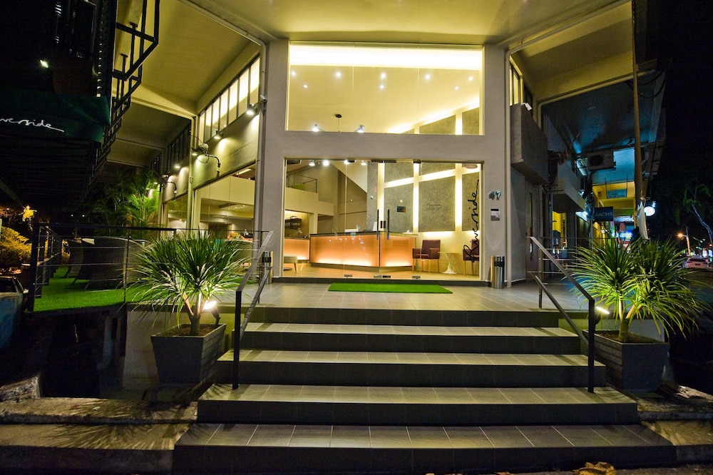 Riverside Boutique Guesthouse 2/24