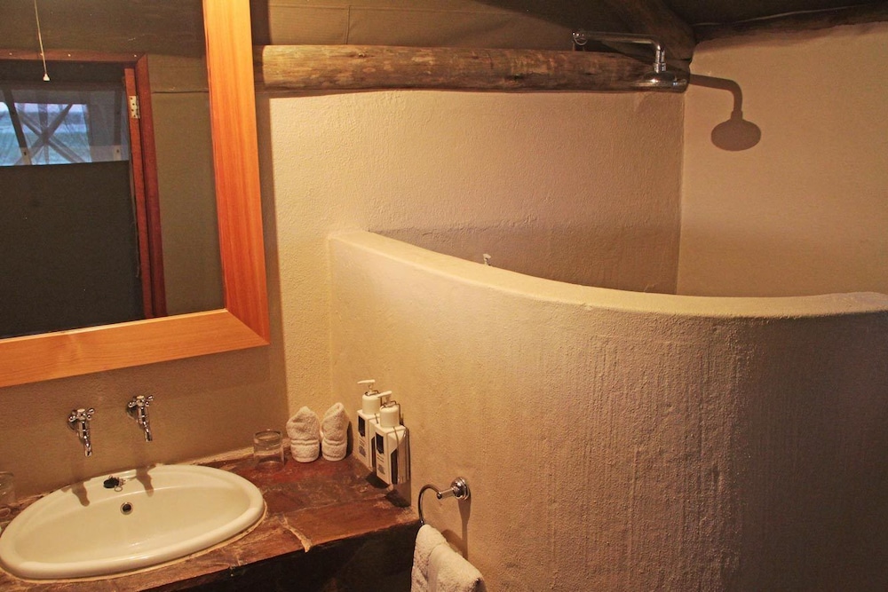 Suricate Tented Kalahari Lodge 21/22