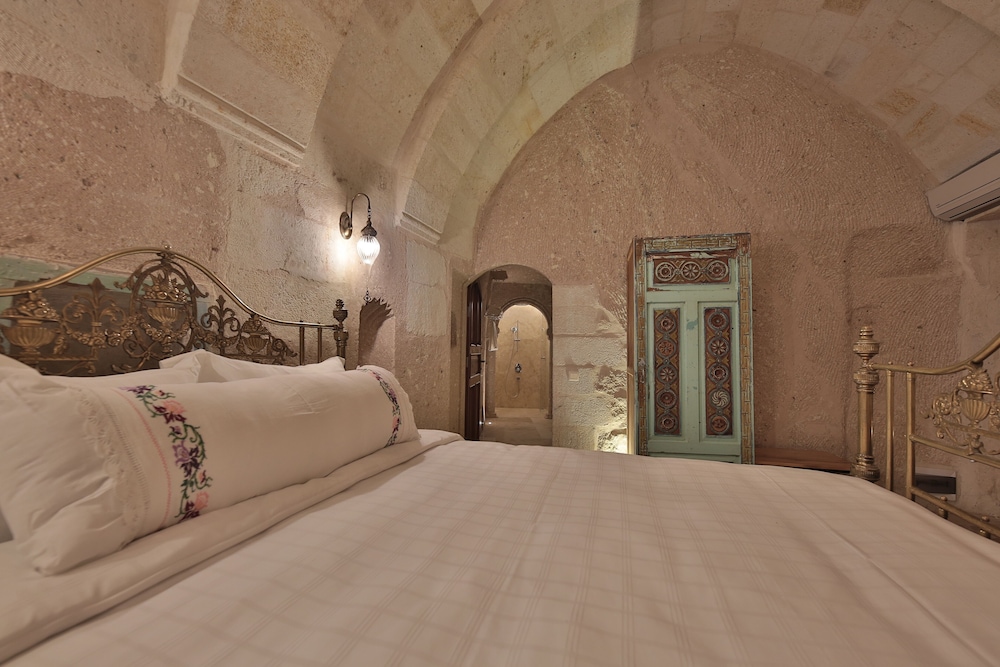 Taru Cave Suites 6/50