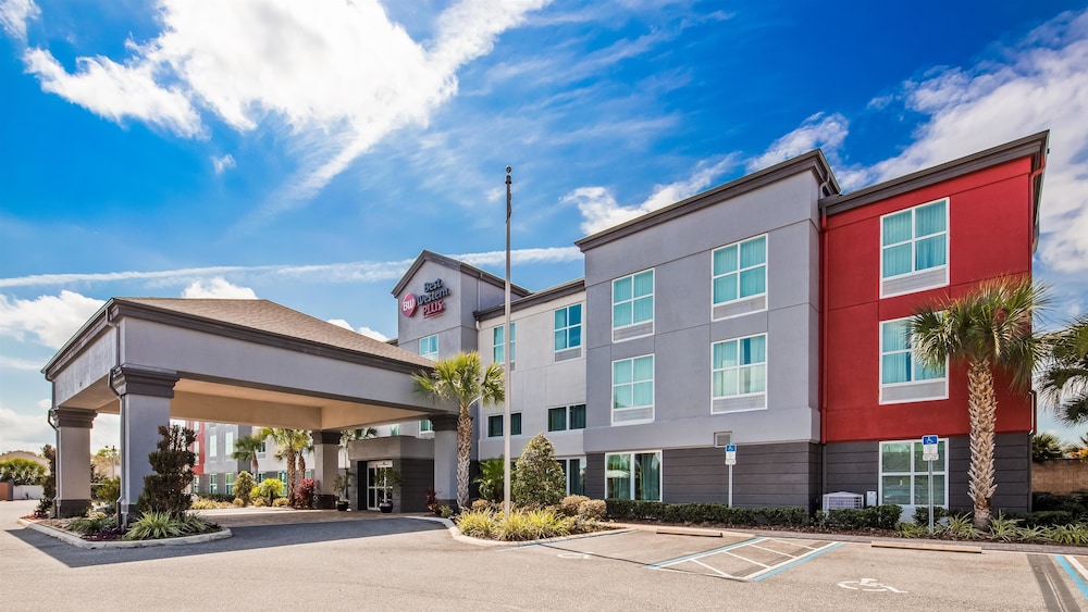 Best Western Plus Chain of Lakes Inn & Suites 3/32
