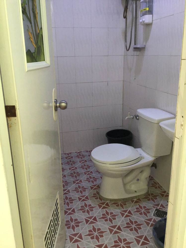 Rob And Fred's Resort 34/37