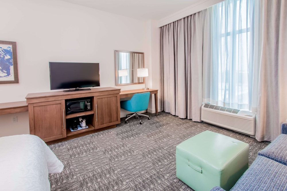 Hampton Inn & Suites Panama City Beach-Beachfront 17/33