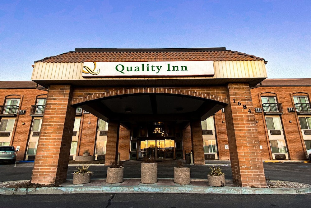 Quality Inn Vernal Near Dinosaur National Monument 1/43
