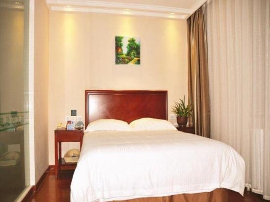 Feature, Queen Bed