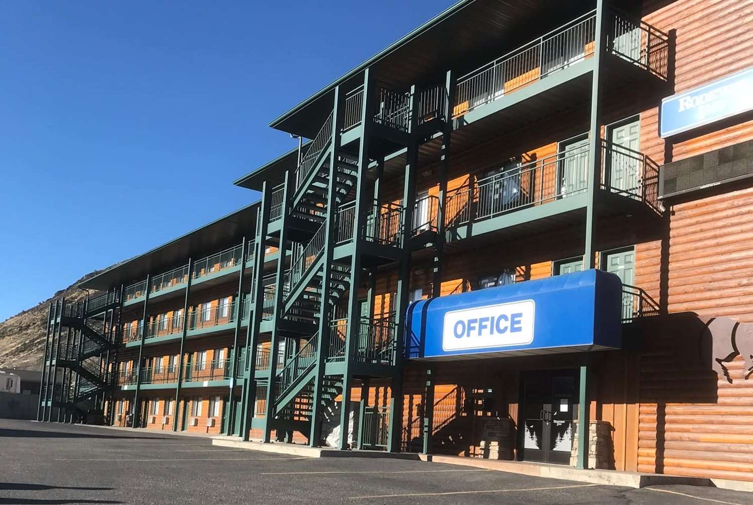 Travelodge By Wyndham Gardiner Yellowstone Park North 15/21