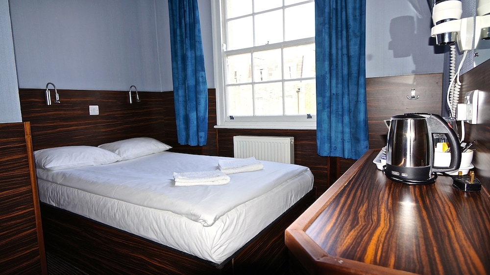 Crestfield Hotel 17/50