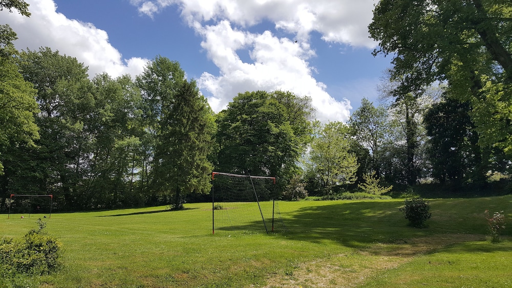 Chateau De Bellefontaine 26/50