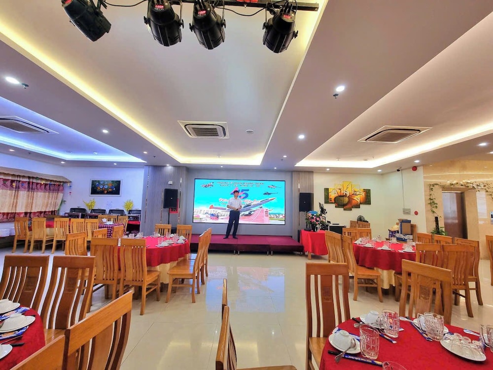 Ngoc Hanh Beach Hotel 61/75