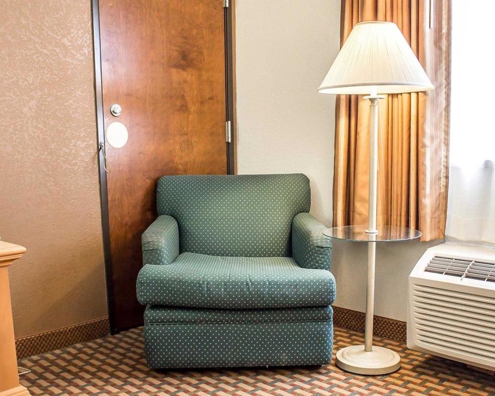 Quality Inn Elyria 28/35