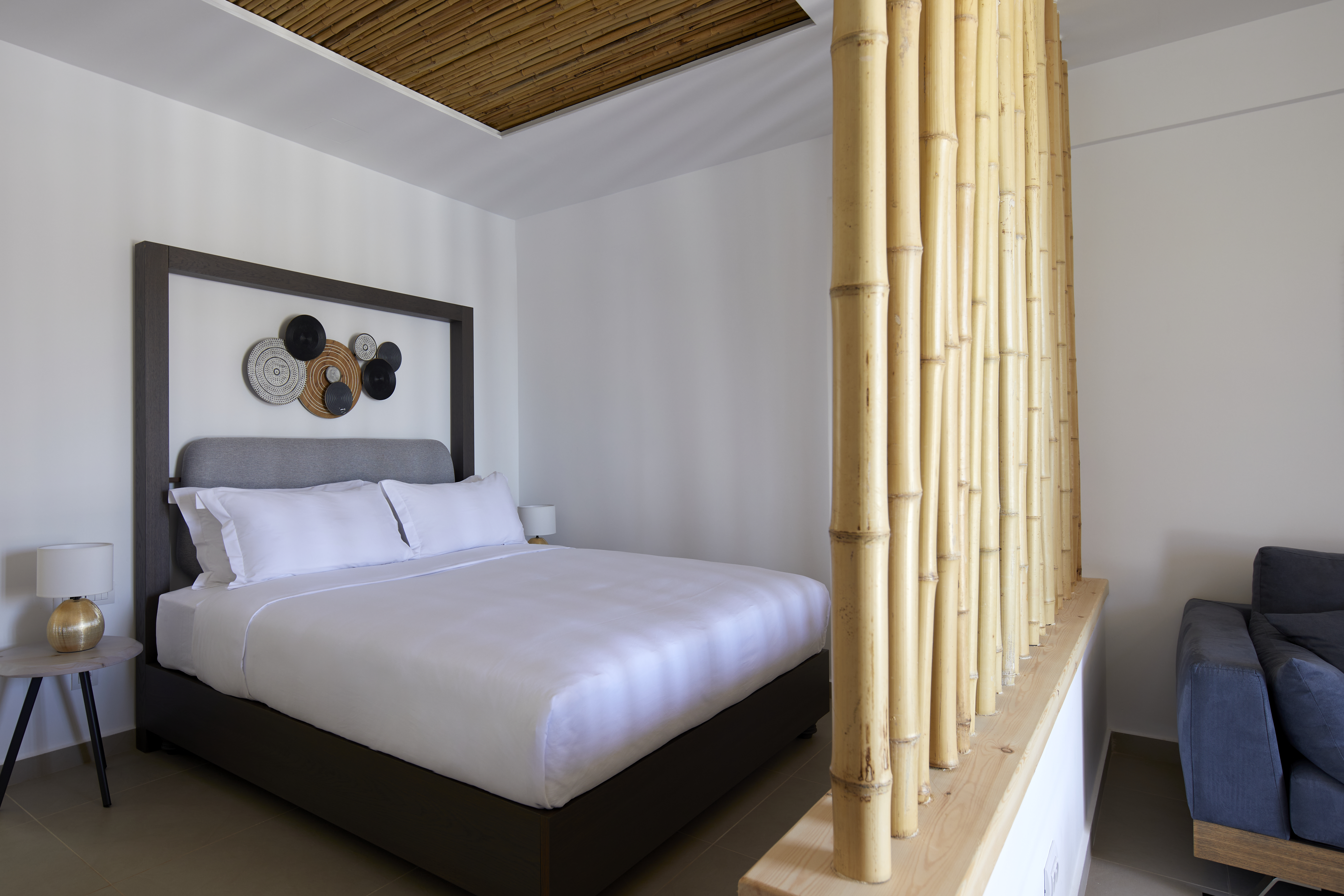 JUNIOR SUITE, KING BED, WITH POOL