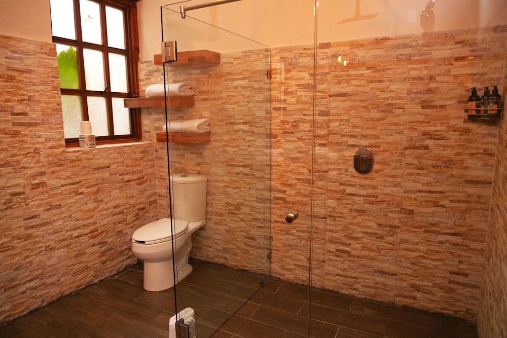 Sereno Art Hotel 77/78