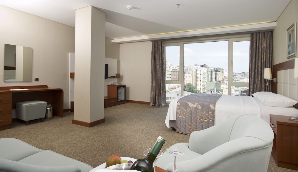 Innpera Hotel 50/50