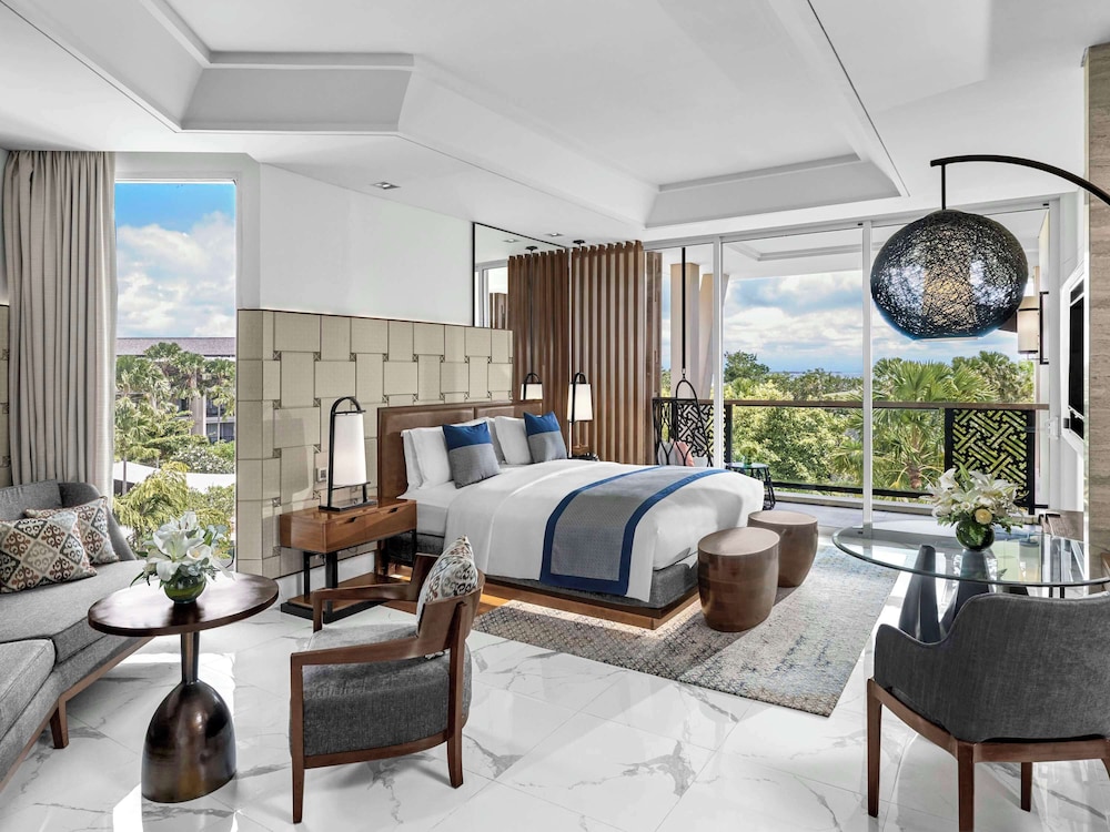 Luxury, King Bed, Pool Access