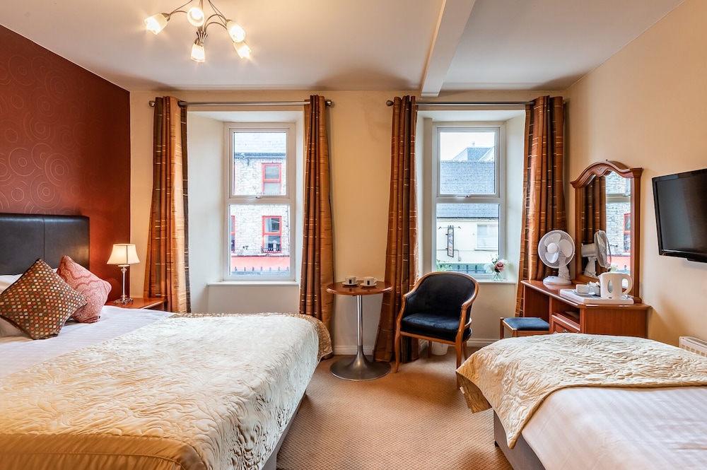 Foley's Guesthouse Hotel 17/43