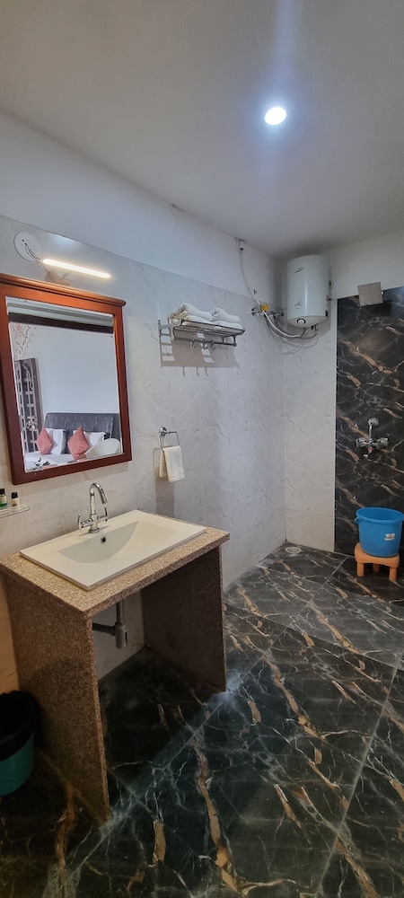 Hotel Darbargarh Udaipur 11/50