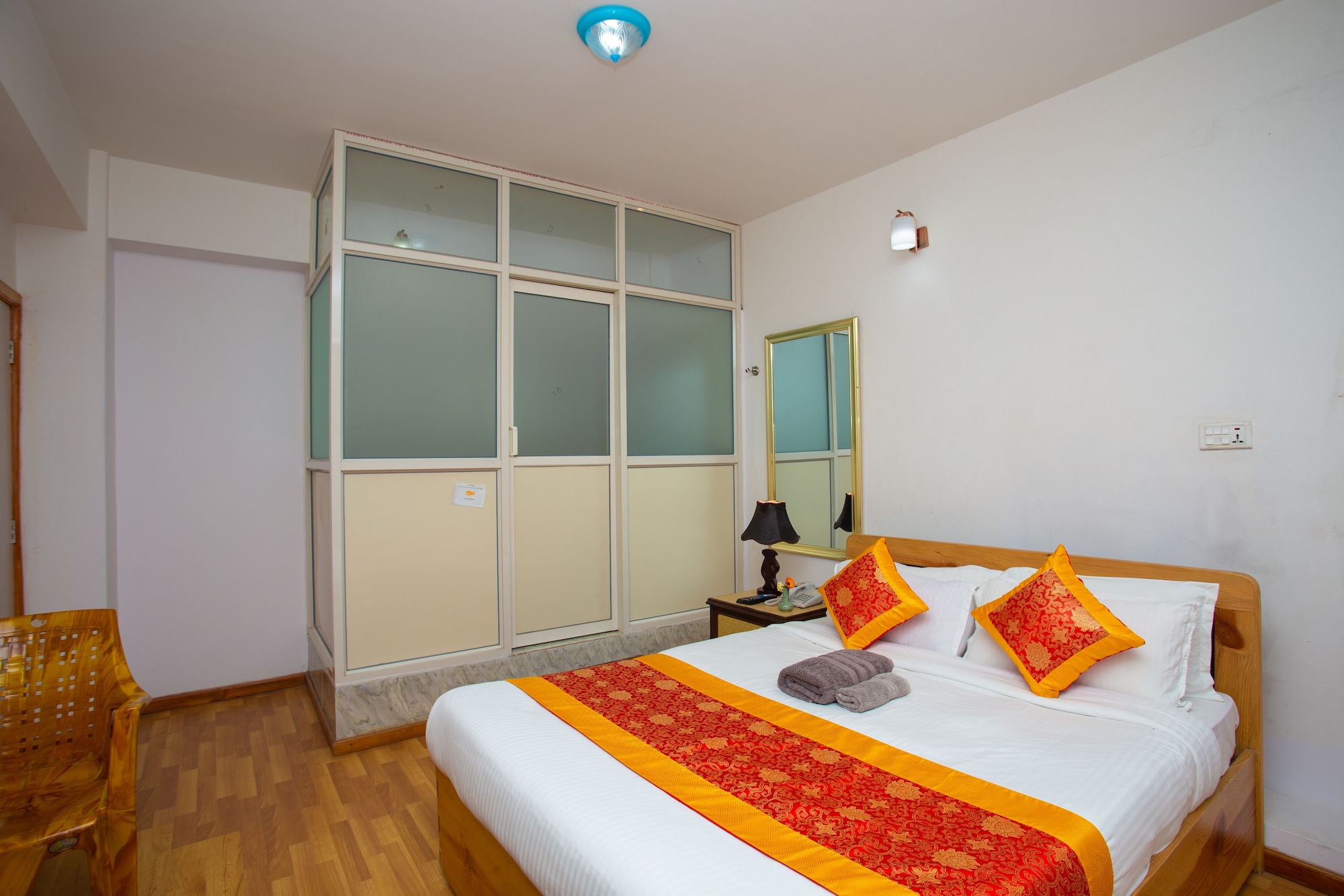 ECONOMY, DOUBLE OR TWIN BED