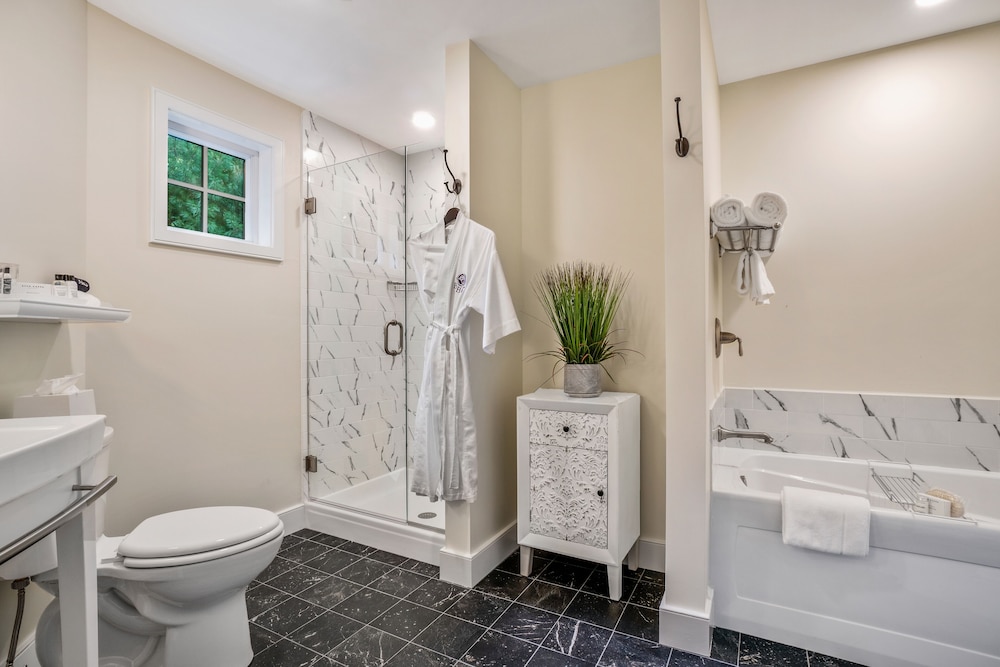 Briar Barn Inn 48/50