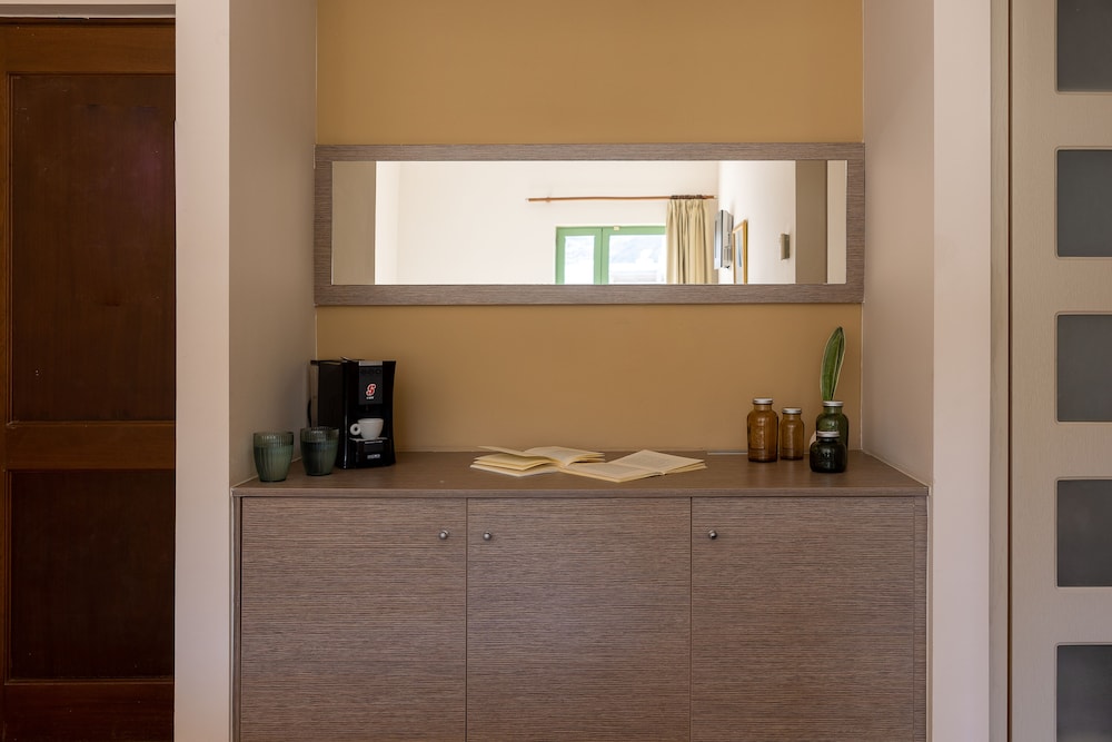 GRAND BAY BEACH RESORT KOLYMBARI 12/72