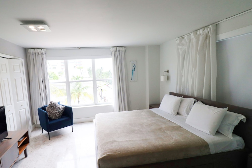 The Mercury All-Suites Hotel 14/33