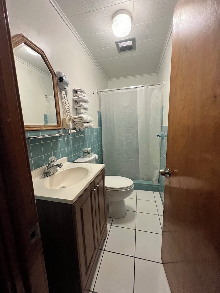 Hotel Prairie Winds Carthage Keokuk Hwy 136 37/37