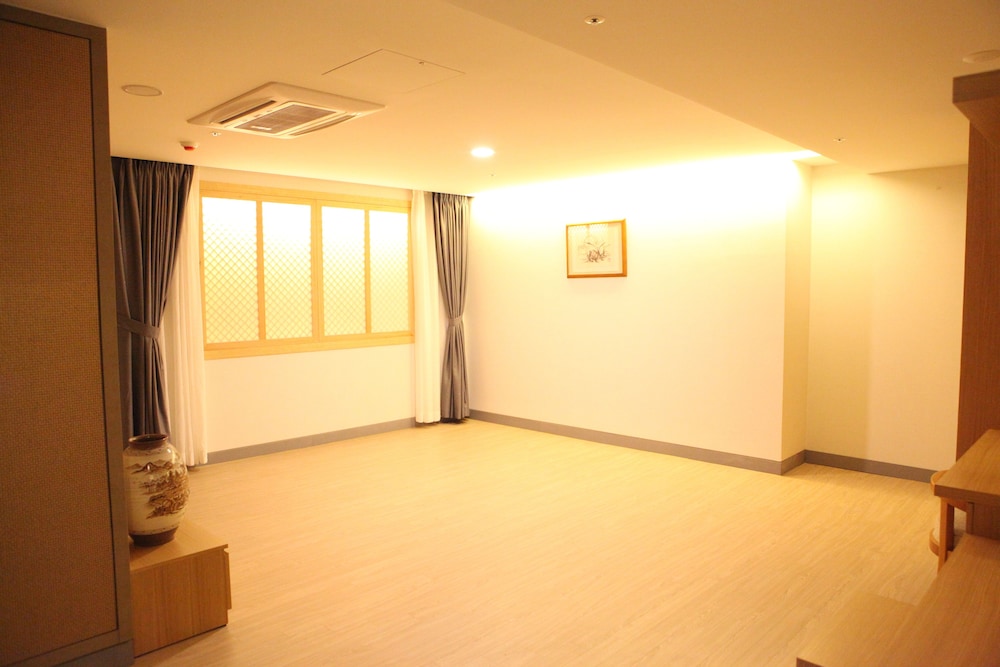 Jinju Dong Bang Hotel 20/45