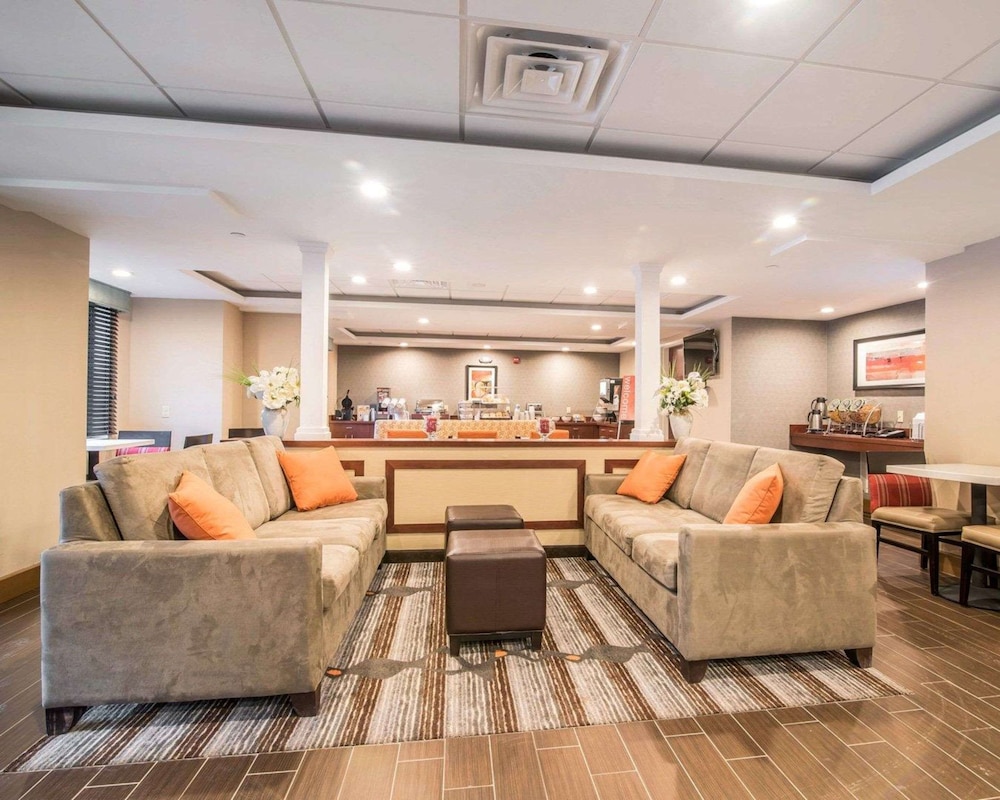 Comfort Inn & Suites Brattleboro I-91 32/47