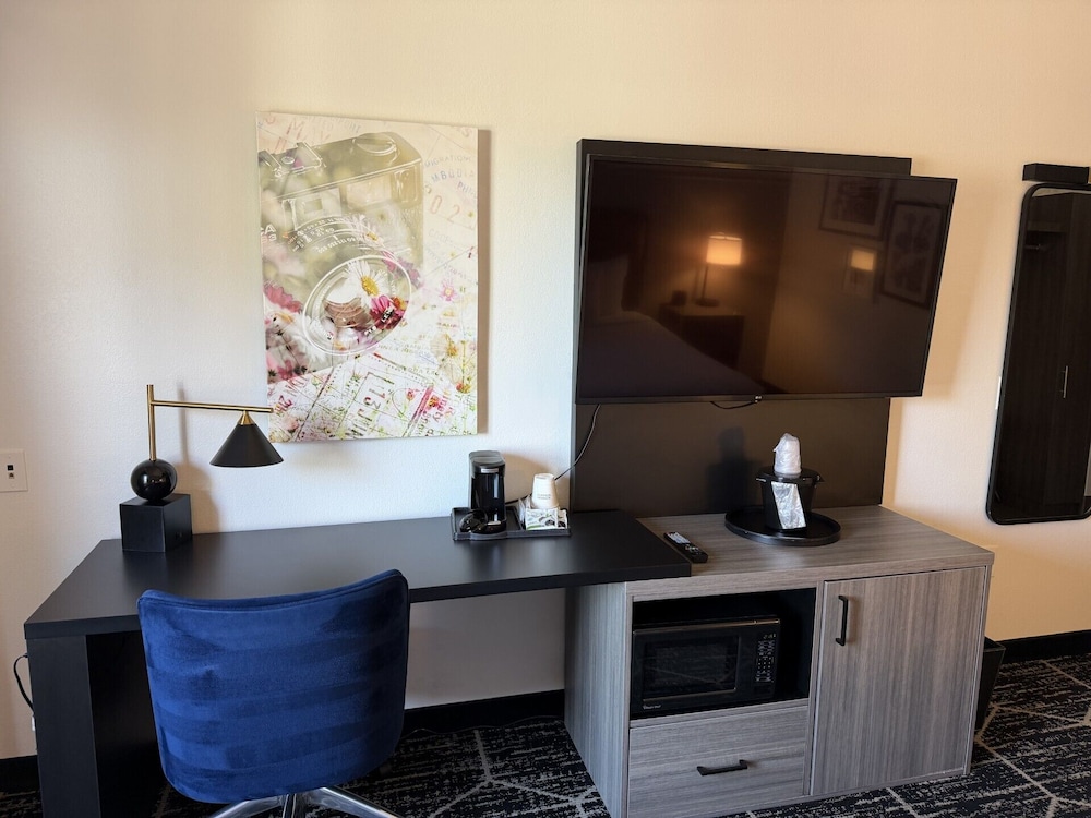 La Quinta Inn & Suites by Wyndham Meridian 42/45