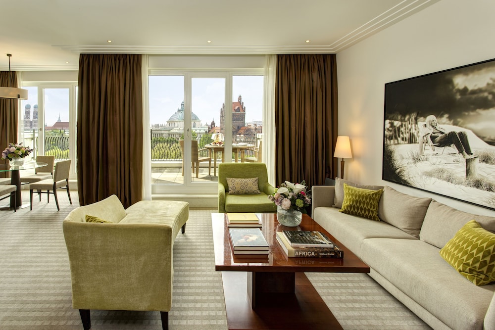 ROCCO FORTE THE CHARLES HOTEL 39/64