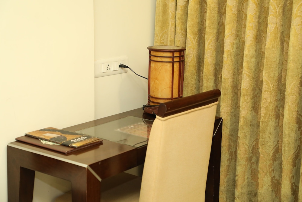 Hotel Anantha Executive Suites 5/18