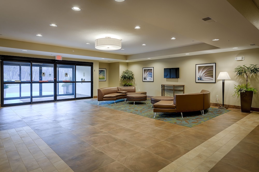 CANDLEWOOD SUITES LAKEVILLE I-35 8/32