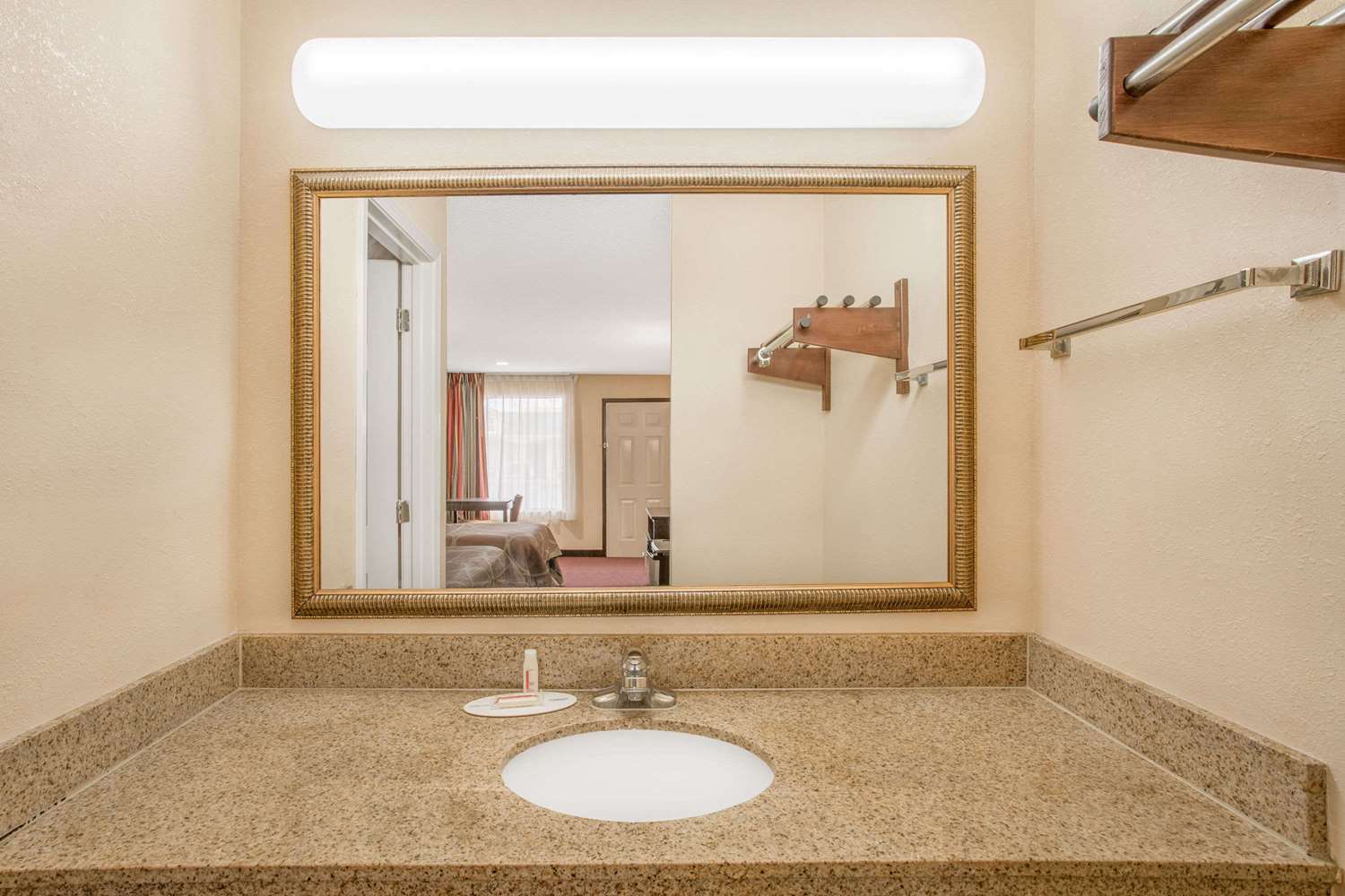 Super 8 By Wyndham Sumter 15/15