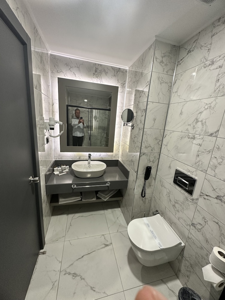Side Golden Rock Hotel 16 plus Adults Only 34/36