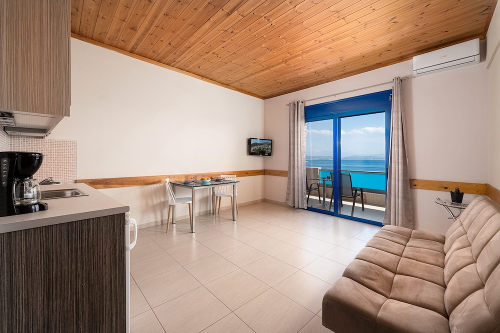Minos Boutique Hotel 30/50