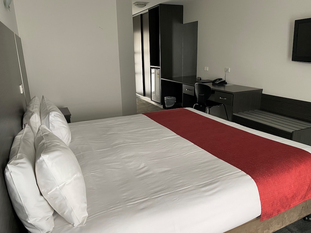 Brighton Hotel Motel 10/44