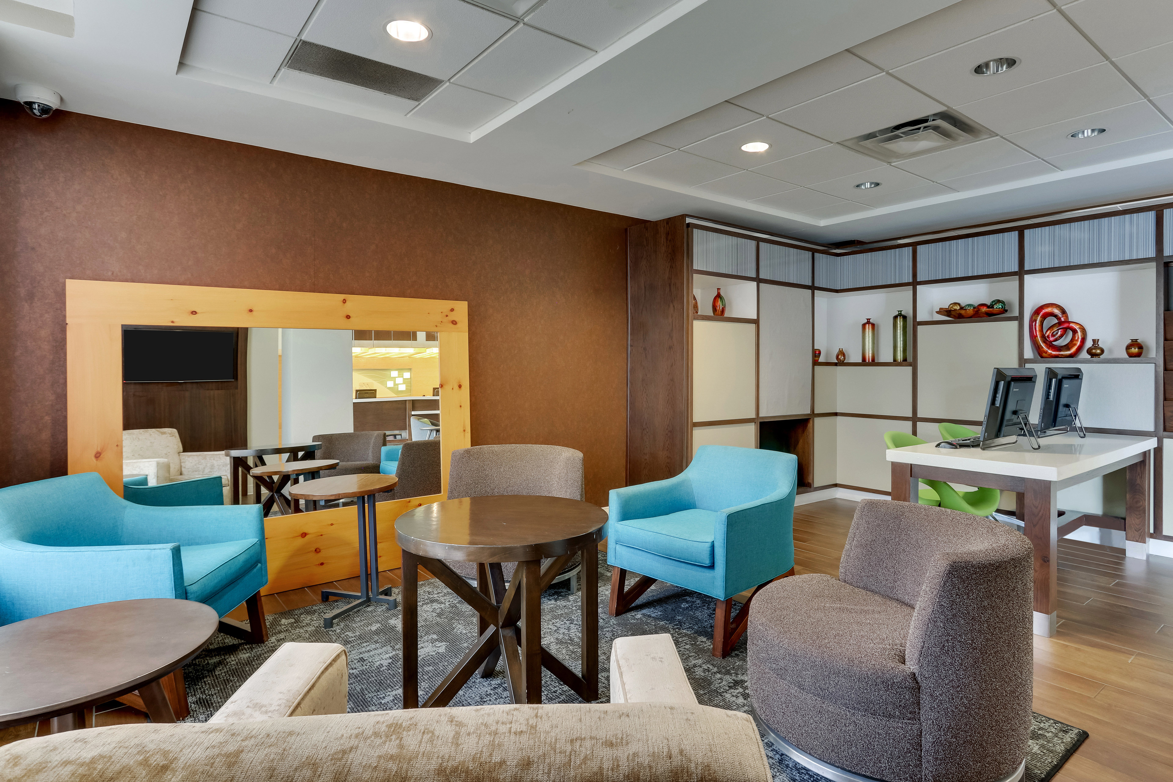 HOLIDAY INN FRANKLIN - COOL SPRINGS 30/64