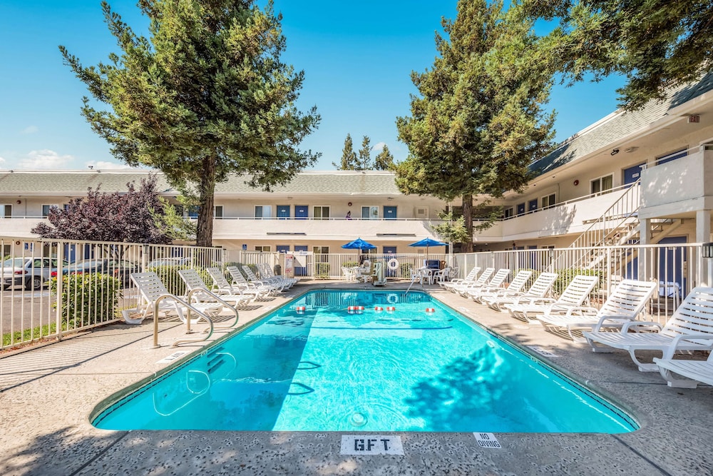 Motel6 Rohnert Park, CA 58/60