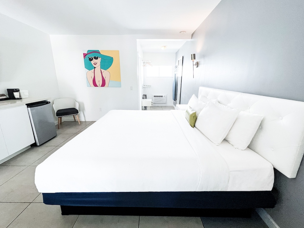 Royal Palms Resort And Spa A North Beach Village Resort Hotel 34/80